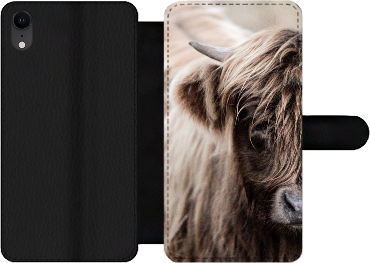 Telefoonhoesje Geschikt voor iPhone XR telefoonhoesje - Schotse hooglander - Koe - Vacht - Met vakjes - Wallet case met magneetsluiting