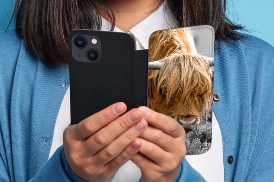 Étui de téléphone Convient pour étui de téléphone iPhone 11 - Highlander écossais - Plantes - Zwart - Wit - Avec poches - Étui portefeuille avec fermeture magnétique