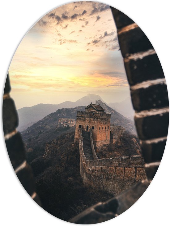WallClassics - PVC Schuimplaat Ovaal - Chineese Muur vanuit het Raam - 60x80 cm Foto op Ovaal  (Met Ophangsysteem)