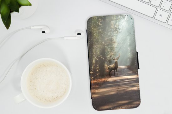 Bookcase pour iPhone 11 Pro Bookcase - Cerf - Forêt - Rayons de soleil - Avec poches - Étui portefeuille avec fermeture magnétique