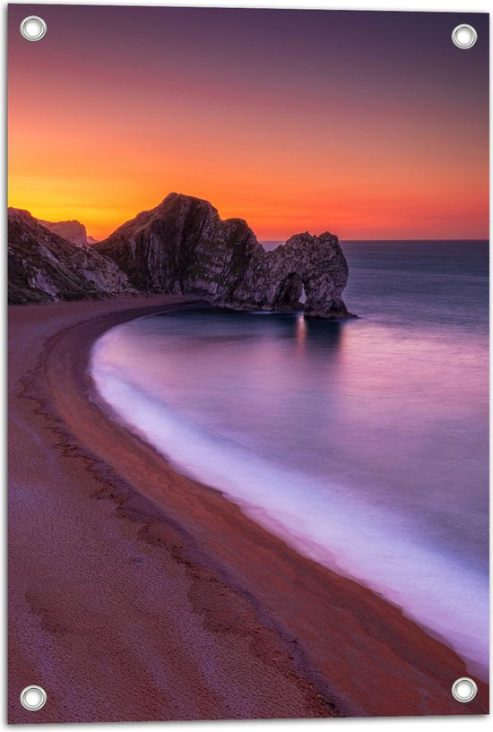 WallClassics - Tuinposter – Rotsen aan het Strand met Kalme Zee - 40x60 cm Foto op Tuinposter  (wanddecoratie voor buiten en binnen)