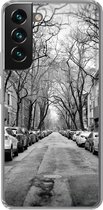 Geschikt voor Samsung Galaxy S22 hoesje - Geparkeerde auto's in New York - zwart-wit - Siliconen Telefoonhoesje