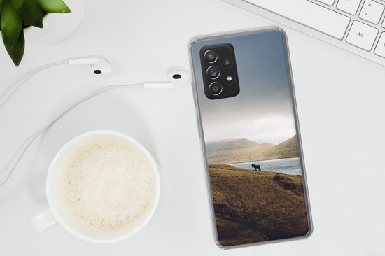 Telefoonhoesje Geschikt voor Samsung galaxy a73 hoesje - Paard - Berg - Landschap - Siliconen Telefoonhoesje Telefoonhoesje