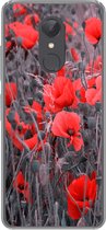 Geschikt voor Xiaomi Redmi 5 hoesje - Rode Klaprozen in een zwart wit afbeelding - Siliconen Telefoonhoesje