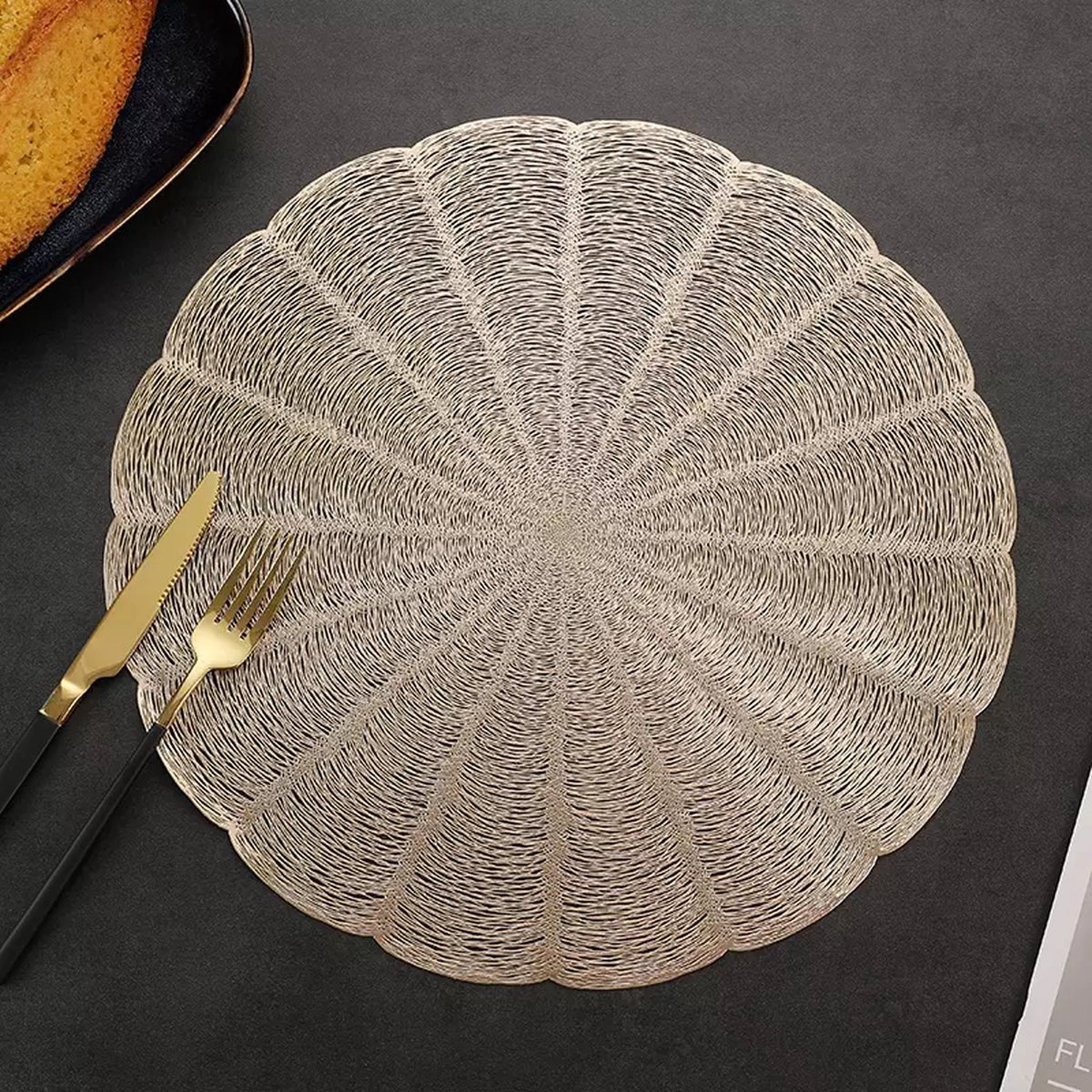 4x Placemat Tanya - Goud - Rond - Feest / Kersttafel - Chique - 38cm