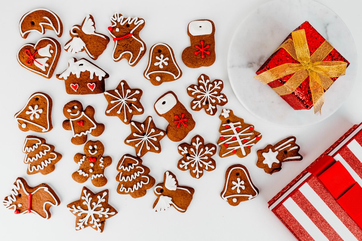ZijTak - uitsteekvorm - 26 stuks - Kerst - Hert - Winter - Kerstman - Sneeuwman - Huis - Cadeau - Gingerbread man - Kerstbal - Klokken - Kerstmuts - Engel - Zuurstok-