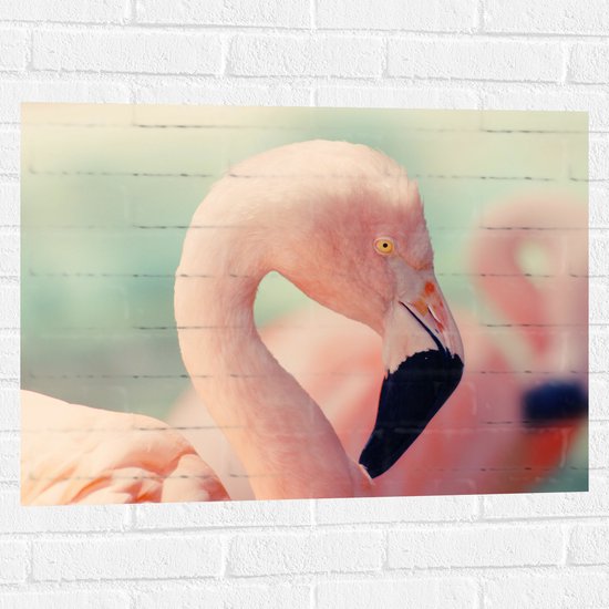 WallClassics - Muursticker - Hoofd van een Roze Flamingo - 80x60 cm Foto op Muursticker