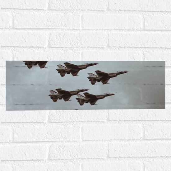 WallClassics - Muursticker - Groepje Straaljagers - 60x20 cm Foto op Muursticker