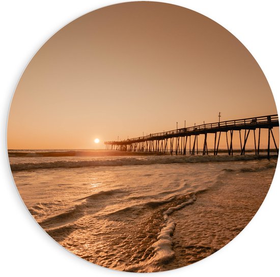 WallClassics - PVC Schuimplaat Muurcirkel - Vlakke Zee met Vlonder met Zonsondergang - 90x90 cm Foto op Muurcirkel (met ophangsysteem)