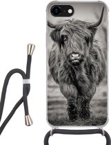 Coque avec cordon iPhone SE 2020 - Highlander écossais - Zwart - Wit - Siliconen - Bandoulière - Coque arrière avec cordon - Coque pour téléphone avec cordon - Coque avec corde