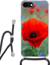 Coque avec cordon iPhone 7 - Coquelicots violets et rouges dans un pré - Siliconen - Bandoulière - Coque arrière avec cordon - Coque pour téléphone avec cordon - Coque avec corde