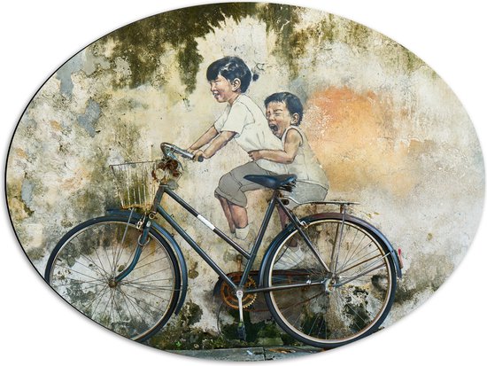 WallClassics - Dibond Ovaal - Muurschildering van Twee Broertjes met Geparkeerde Fiets - 80x60 cm Foto op Ovaal (Met Ophangsysteem)