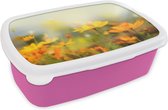 Broodtrommel Roze - Lunchbox - Brooddoos - Bloemen - Landschap - Geel - 18x12x6 cm - Kinderen - Meisje