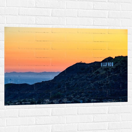 WallClassics - Muursticker - Hollywood Sign met Zonsondergang - 105x70 cm Foto op Muursticker