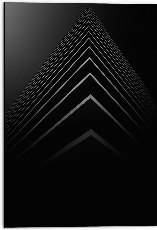 WallClassics - Dibond - Stapel Zwarte Abstracte Platen - 50x75 cm Foto op Aluminium (Wanddecoratie van metaal)