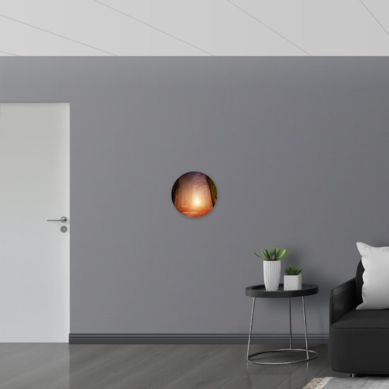 WallClassics - Cercle mural en panneau de mousse PVC - Lumière au bout d'un chemin forestier brumeux - Photo 40x40 cm sur cercle mural (avec système d'accrochage)