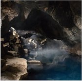 WallClassics - Poster Glossy – Rivière sous les Montagnes - 100x100 cm Photo sur Papier Poster avec Finition Brillante
