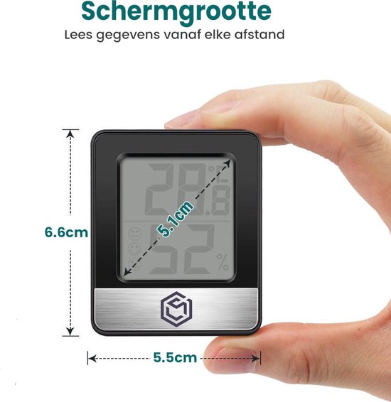 Digitale thermometer van 6.6cm x 5.5cm in een hand, met weergave van 23.8°C en 52% luchtvochtigheid.