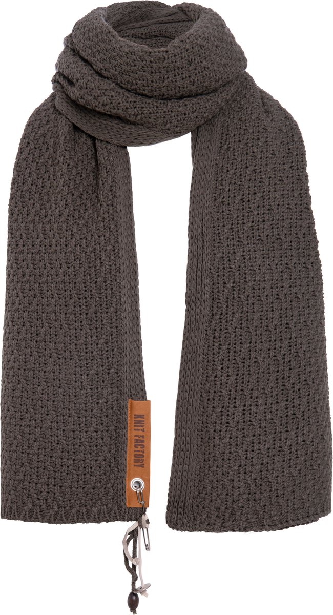 Knit Factory Luna Gebreide Sjaal Dames & Heren - Langwerpige sjaal - Ronde sjaal - Colsjaal - Omslagdoek - Taupe - Bruin - 200x50 cm - Inclusief sierspeld