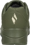 Achterkant van een legergroene Skechers Uno damessneaker met reliëf Skechers logo op de hiel.
