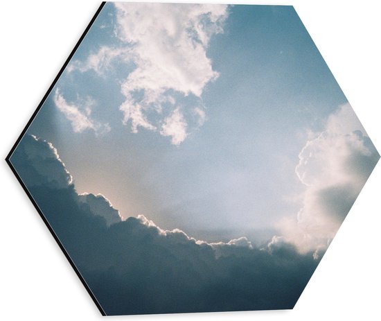 WallClassics - Dibond Hexagon - Donker met Witte Wolken - 30x26.1 cm Foto op Hexagon (Met Ophangsysteem)