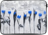 Laptophoes 13 inch - Bloemen - Tulpen - Blauw - Laptop sleeve - Binnenmaat 32x22,5 cm - Zwarte achterkant