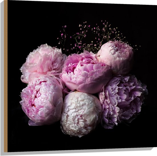 WallClassics - Hout - Roze/Paarse Bloemen tegen Zwarte Achtergrond - 80x80 cm - 12 mm dik - Foto op Hout (Met Ophangsysteem)