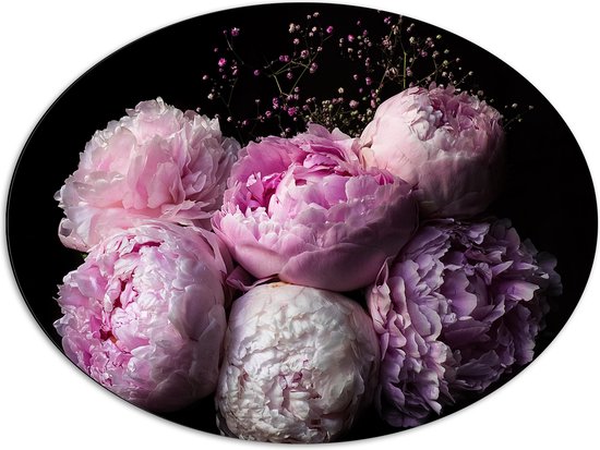 WallClassics - Dibond Ovaal - Roze/Paarse Bloemen tegen Zwarte Achtergrond - 80x60 cm Foto op Ovaal (Met Ophangsysteem)