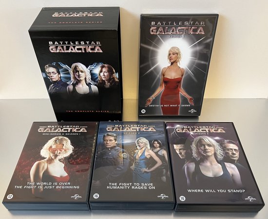 Battlestar Galactica Complete Series boxset, met 4 individuele seizoensdvd's.