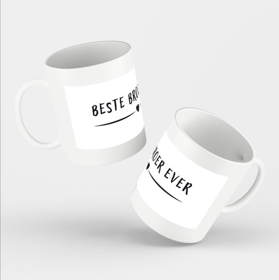 Deux tasses blanches avec le texte 'Beste broer ever' et un petit cœur.