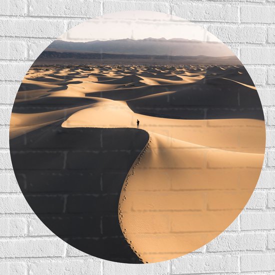 WallClassics - Muursticker Cirkel - Heuvels in Zachte Woestijn - 90x90 cm Foto op Muursticker