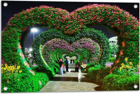 WallClassics - Tuinposter – Hartvormige Bloemenbogen in Park - 75x50 cm Foto op Tuinposter  (wanddecoratie voor buiten en binnen)