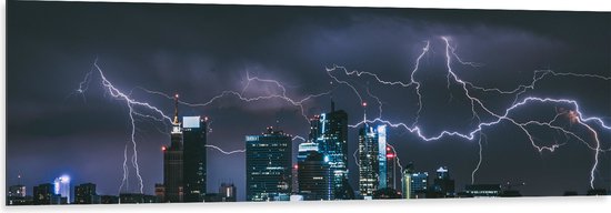 WallClassics - Dibond - Onweer en Bliksem boven de Stad - 150x50 cm Foto op Aluminium (Wanddecoratie van metaal)