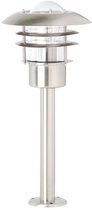 Moderne buitenlamp met een chroomkleurige paal en meerdere lagen lampenkappen. De lamp heeft een glazen kap en een zichtbare peertje.