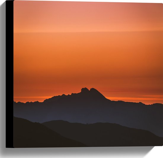 WallClassics - Canvas  - Silhouette van Bergen bij Zonsondergang - 40x40 cm Foto op Canvas Schilderij (Wanddecoratie op Canvas)