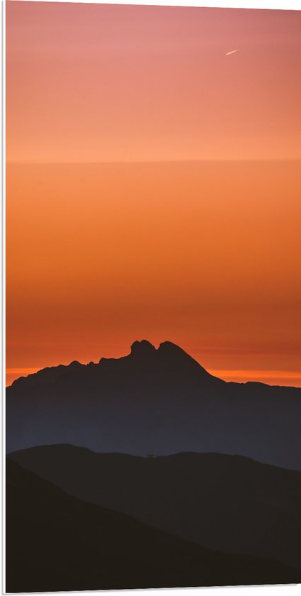 WallClassics - PVC Schuimplaat - Silhouette van Bergen bij Zonsondergang - 50x100 cm Foto op PVC Schuimplaat (Met Ophangsysteem)