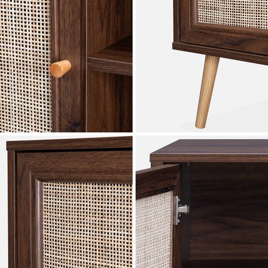 Detailopnamen van een donkerbruin tv-meubel met rieten deuren, houten knopjes en schuine pootjes.
