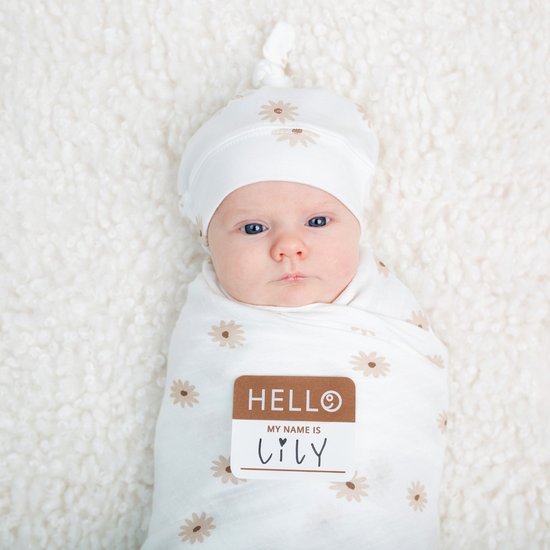 Lulujo Hello World Swaddle & Hat - Daisies