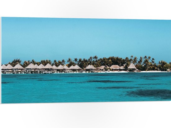 WallClassics - PVC Schuimplaat- Huisjes op een Tropisch Strand - 100x50 cm Foto op PVC Schuimplaat