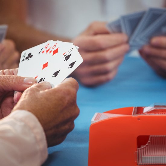 Thumbnail van een extra afbeelding van het spel Relaxdays elektrische kaartenschudmachine - 2 decks - automatische kaartenschudder - poker