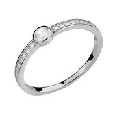 Zilveren ring ronde zetting ringmaat 17 - Zilveren ring met zirkonia's - gemaakt van 925 sterling zilver