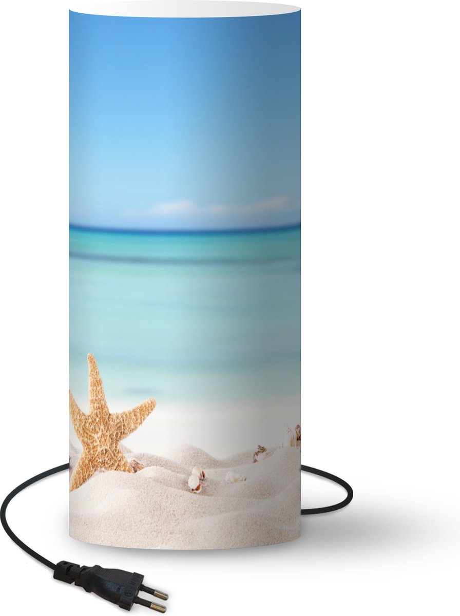 Lamp - Nachtlampje - Tafellamp slaapkamer - Strand - Zee - Schelpen - Zeester - 33 cm hoog - Ø14.3 cm - Inclusief LED lamp