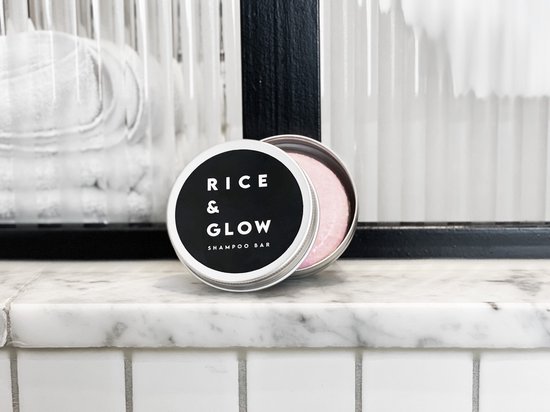 Rice & Glow - 60 gram Rose Shampoo Bar inclusief houder | 100% natuurlijk | Sulfaatvrij | Parabeenvrij | Shampoo voordeelverpakking | Anti Roos Shampoo | CG-Proof | Plasticvrij en Vegan