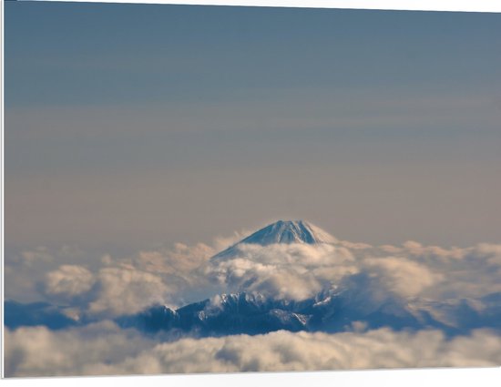 WallClassics - PVC Schuimplaat- Bergtop boven de Wolken - 100x75 cm Foto op PVC Schuimplaat