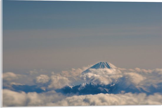 WallClassics - Acrylglas - Bergtop boven de Wolken - 60x40 cm Foto op Acrylglas (Wanddecoratie op Acrylaat)