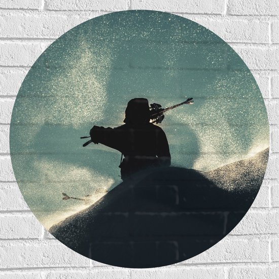 WallClassics - Muursticker Cirkel - Silhouet van Skieër in Landschap - 70x70 cm Foto op Muursticker