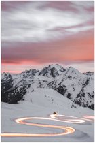 WallClassics - Poster (Matte) - Route illuminée à travers un paysage enneigé - 50x75 cm Photo sur papier affiche avec un aspect mat