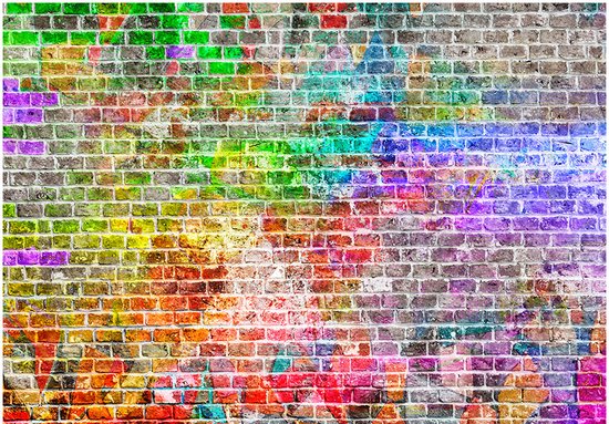 Een regenboog aan graffiti op een bakstenen muur.
