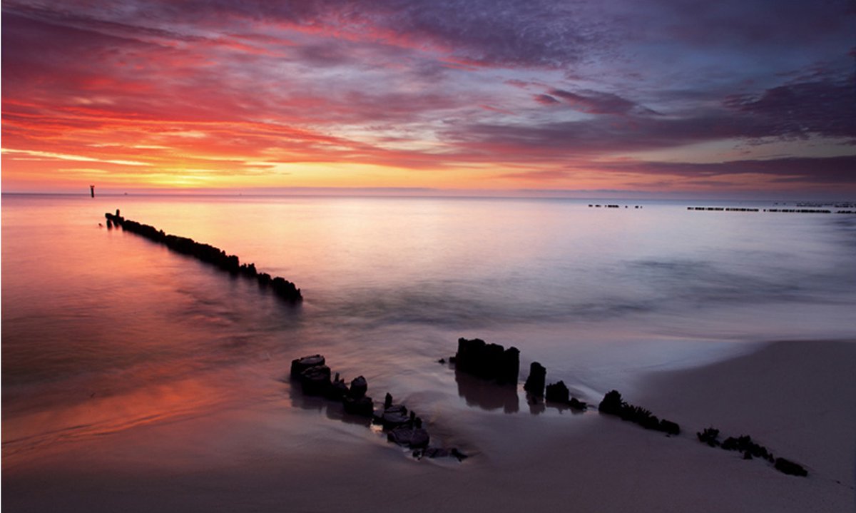 Fotobehang - Zonsopgang over de Baltische Zee.