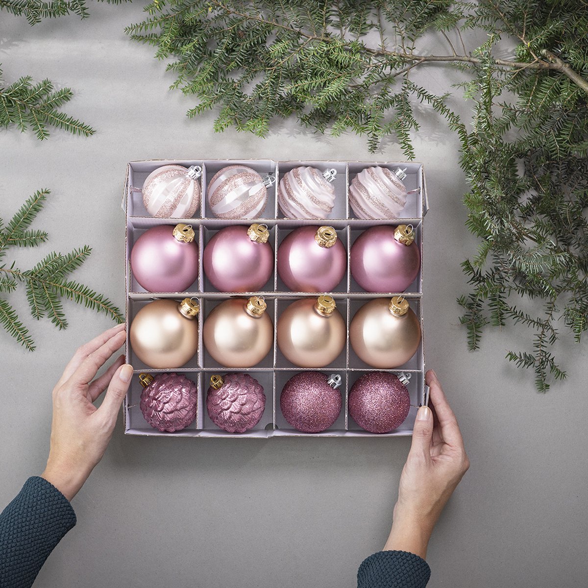 Nesta Kerstballen Opbergbox 45L - Trays voor 48 kerstballen - Transparant/rood – foto 4
